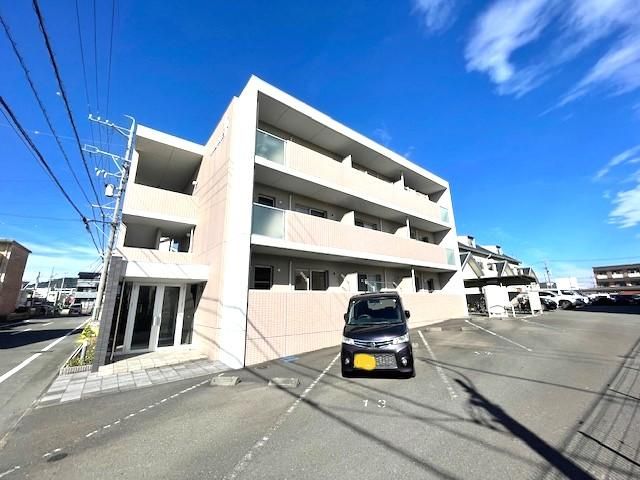 �É����É��s���搣������3���ڂ̃}���V�����̌����O��