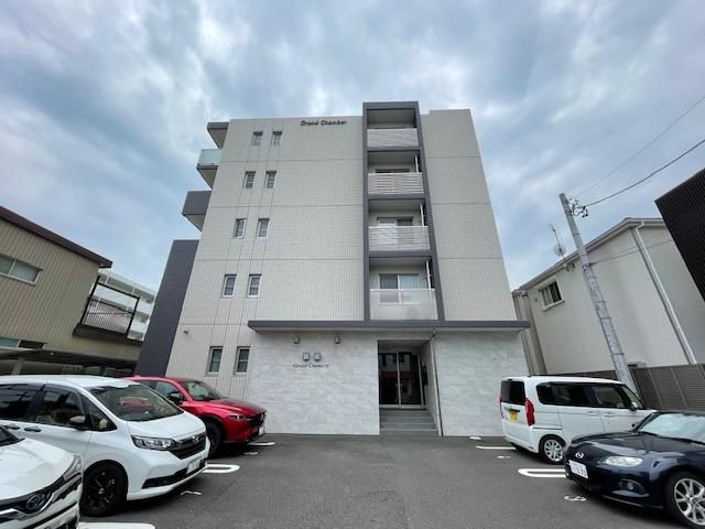 �É����É��s�����Ԓ�7-10�̃}���V�����̌����O��